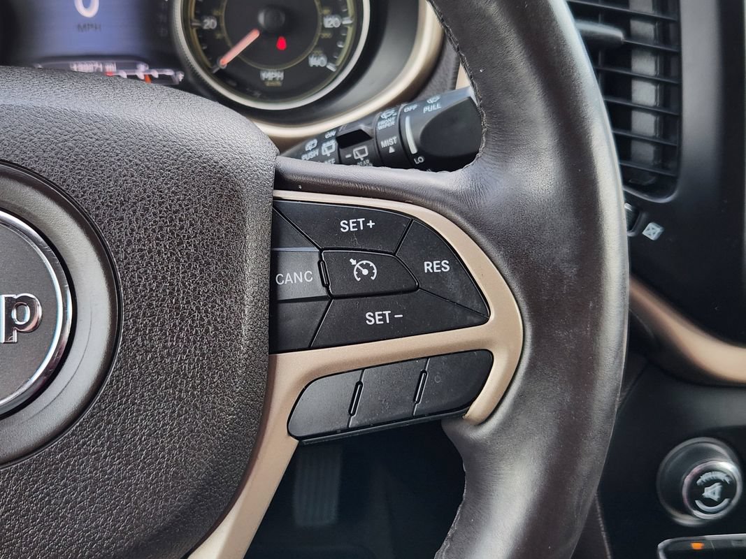 Used 2014 Jeep Cherokee Trailhawk w/ Comfort/Convenience Group AWD/4WD image 33