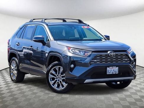 Used 2019 Toyota RAV4 Limited w/ Carpet Mat Package FWD image 2