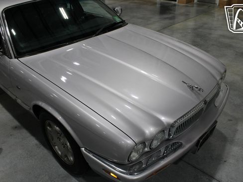 Used 2002 Jaguar XJ8 L RWD image 35