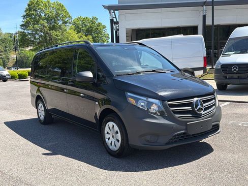 Used 2023 Mercedes-Benz Metris Passenger image 1