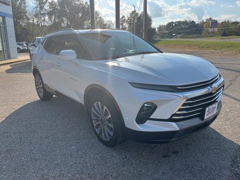 Certified 2023 Chevrolet Blazer Premier w/ Enhanced Convenience Package image 8