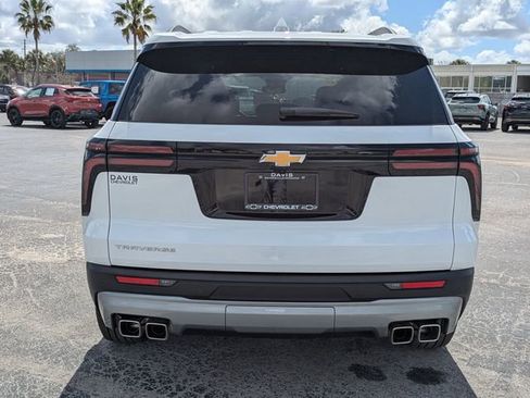 Used 2025 Chevrolet Traverse LT image 6