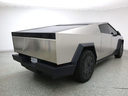Used 2024 Tesla Cybertruck AWD Crew Cab image 4