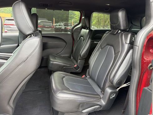 Used 2025 Chrysler Pacifica Select FWD image 20