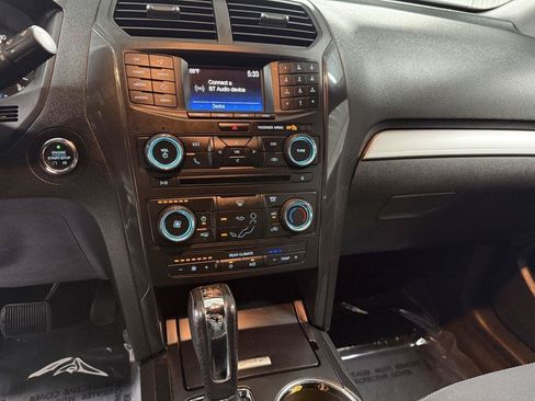 Used 2017 Ford Explorer XLT AWD/4WD image 17