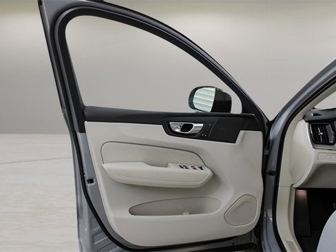 New 2025 Volvo XC60 T8 Ultra w/ Protection Package Premier image 29