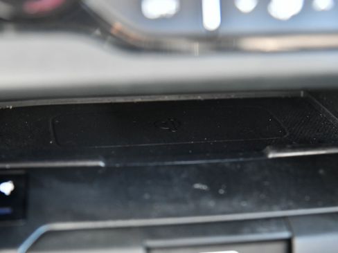 Used 2022 Kia Niro EX image 24