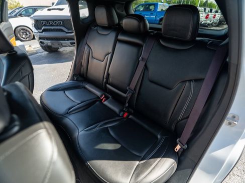 Used 2025 Jeep Compass Limited AWD/4WD image 16