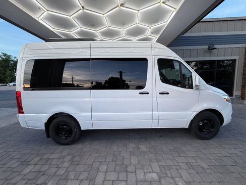 Used 2024 Mercedes-Benz Sprinter 2500 image 34
