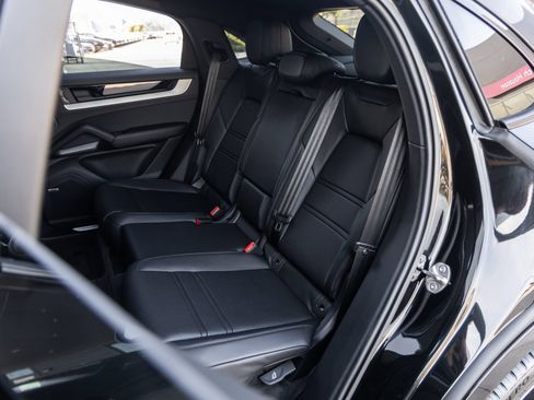 Certified 2026 Porsche Cayenne Coupe AWD/4WD image 33