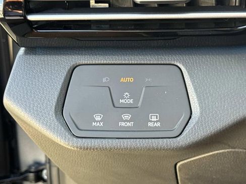 New 2025 Volkswagen ID.4 Pro image 25