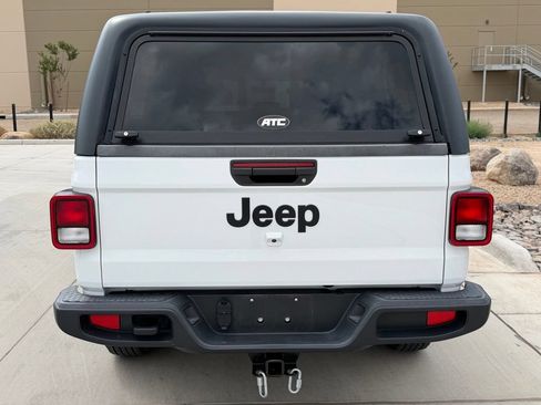 Used 2023 Jeep Gladiator Sport AWD/4WD image 7