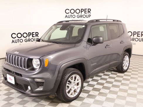 Used 2023 Jeep Renegade Latitude w/ Sun/Sound Group AWD/4WD image 11