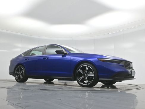 Used 2023 Honda Accord Sport image 3