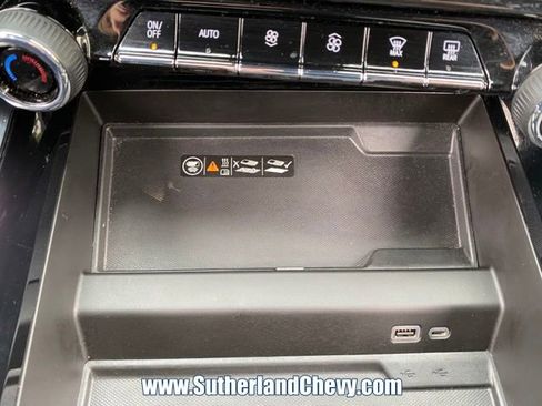 Used 2025 Chevrolet Suburban Z71 AWD/4WD image 35