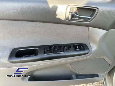 Used 2005 Toyota Camry LE image 11