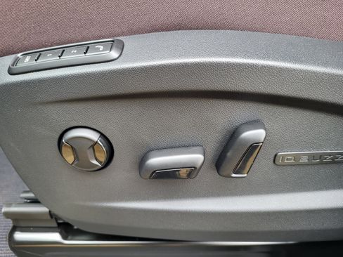 New 2025 Volkswagen ID. Buzz Pro S image 15