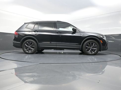 Used 2023 Volkswagen Tiguan SE w/ Panoramic Sunroof Package AWD/4WD image 28