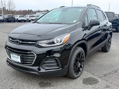 Certified 2022 Chevrolet Trax LT w/ Midnight Edition image 3