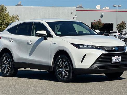 Certified 2021 Toyota Venza LE w/ Carpet Mat Package (TMS) AWD/4WD image 5