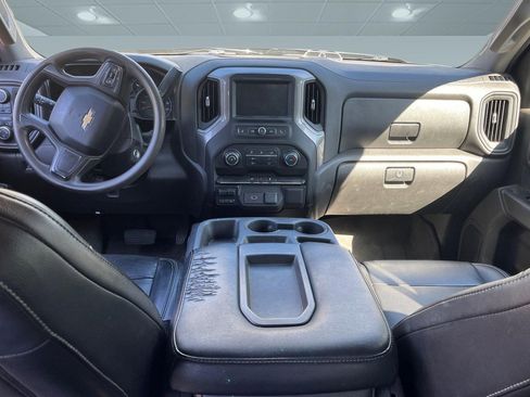 Used 2020 Chevrolet Silverado 1500 Custom w/ Custom Max Trailering Package AWD/4WD image 8