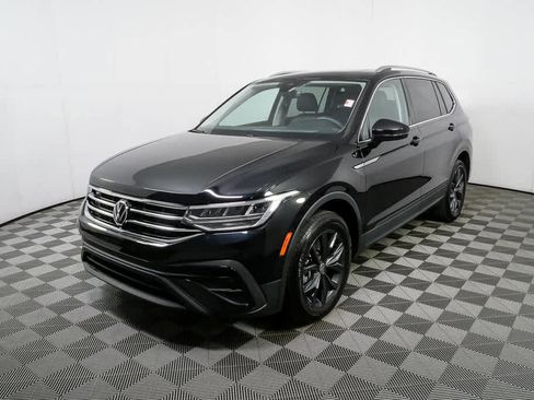 Used 2024 Volkswagen Tiguan SE w/ Panoramic Sunroof Package image 33