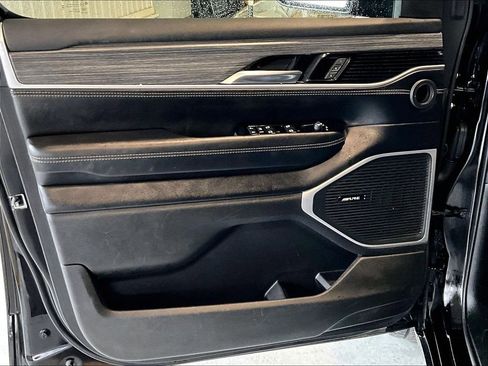 Used 2024 Jeep Wagoneer L Series II w/ Flexible Seating Group image 9