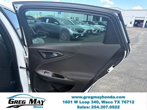 Used 2018 Chevrolet Malibu LT w/ Sport Package FWD image 24