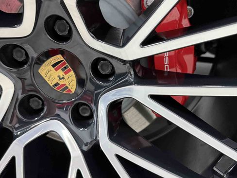 Used 2022 Porsche Cayenne GTS AWD/4WD image 37