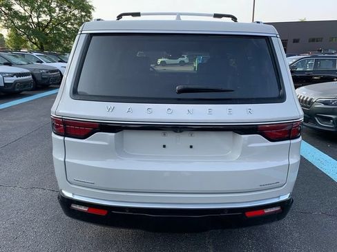 Used 2022 Jeep Wagoneer Series III w/ Rear Seat Video Group 1 AWD/4WD image 3