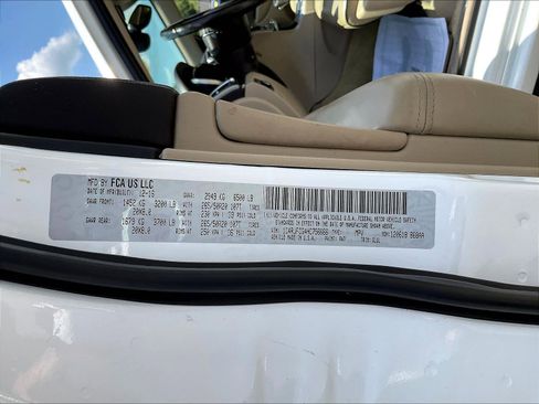 Used 2017 Jeep Grand Cherokee Overland AWD/4WD image 19