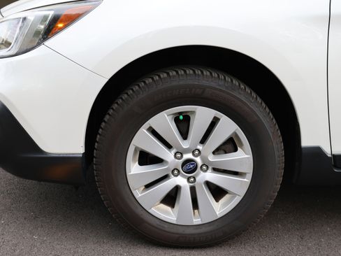 Used 2019 Subaru Outback 2.5i Premium AWD/4WD image 9
