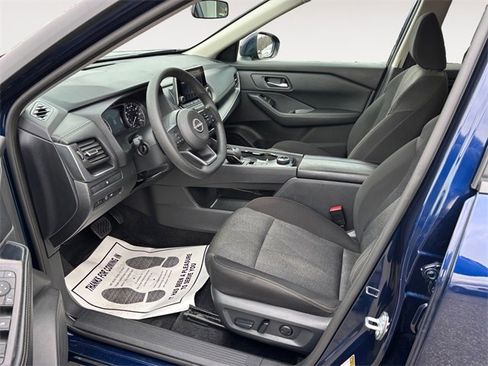 Used 2024 Nissan Rogue SV image 9