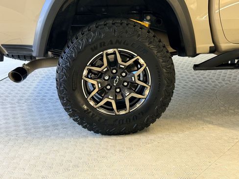 Used 2023 Chevrolet Colorado ZR2 w/ ZR2 Convenience Package III image 11