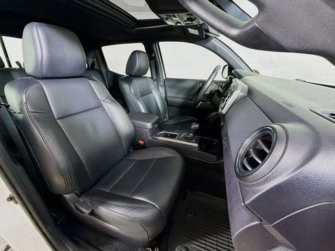 Used 2021 Toyota Tacoma TRD Off-Road w/ TRD Premium Off Road Package image 25