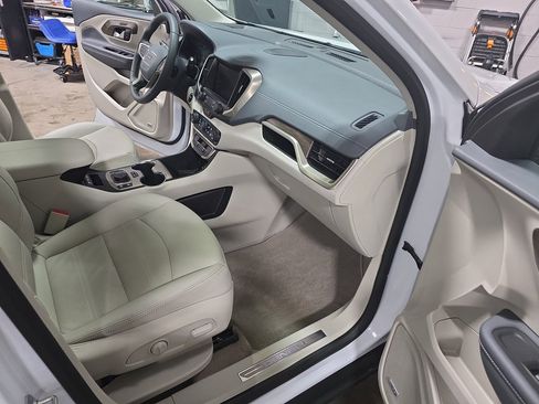 Used 2024 GMC Terrain Denali w/ Denali Premium Package image 10