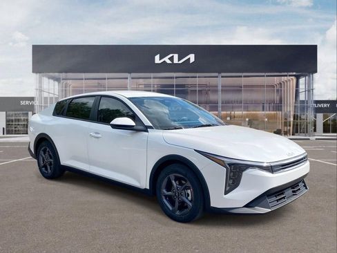 New 2026 Kia K4 LXS image 2