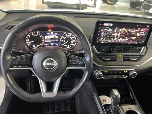 Used 2024 Nissan Altima 2.5 SV w/ SV Premium Package AWD/4WD image 11