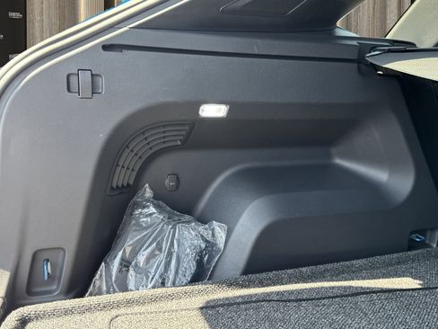 Used 2024 Volkswagen Atlas Cross Sport SEL Premium R-Line image 37