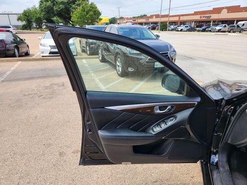Used 2018 INFINITI Q50 Luxe w/ Essential Package (3.0T Luxe) RWD image 9
