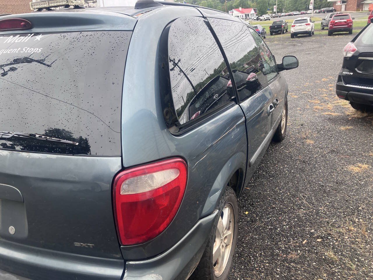 Used 2005 Dodge Caravan SXT w/ Popular Equipment Group FWD image 4
