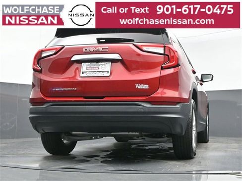 Used 2023 GMC Terrain SLE image 25