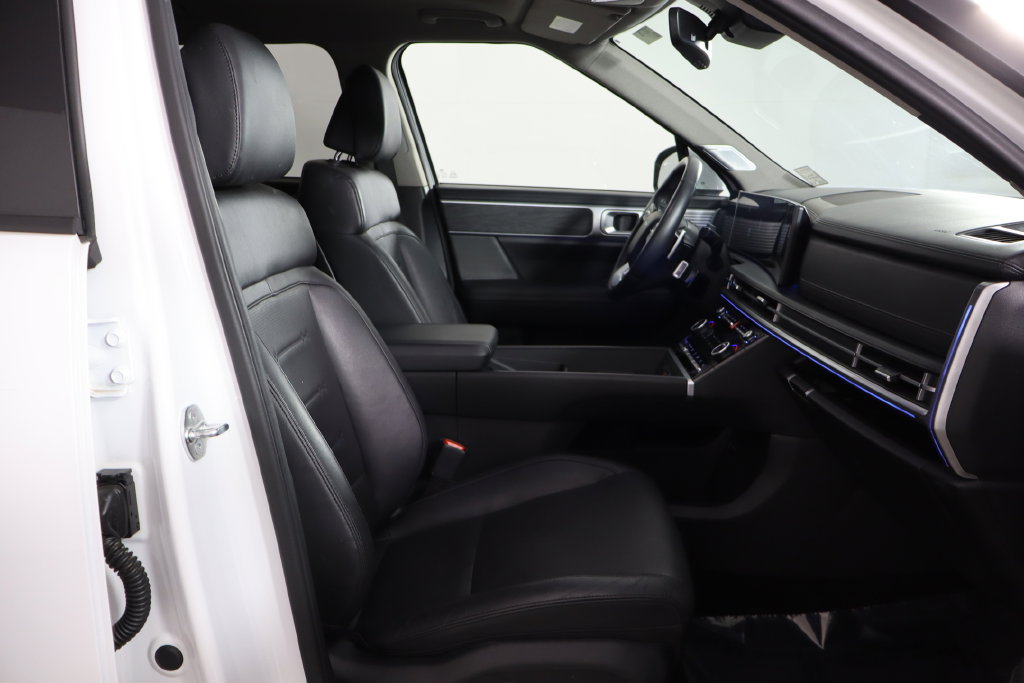 Used 2025 Hyundai Santa Fe Limited AWD/4WD image 16