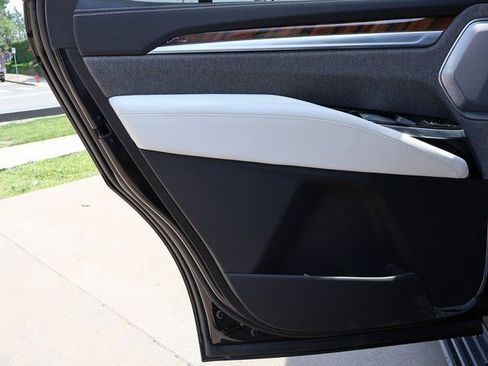 Used 2025 Cadillac Escalade Sport Platinum w/ LPO, ONYX Package AWD/4WD image 22