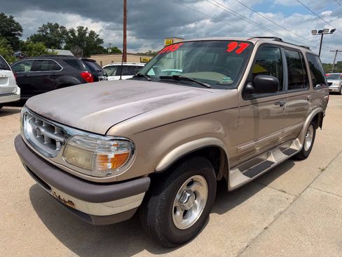 Used 1997 Ford Explorer XLT AWD/4WD image 3