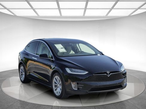 Used 2018 Tesla Model X 75D AWD/4WD image 5