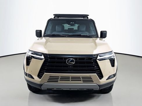 Used 2024 Lexus GX 550 AWD/4WD image 2