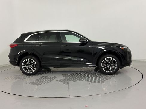 Certified 2025 Audi Q5 Premium w/ Convenience Package AWD/4WD image 8