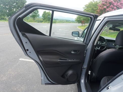 Used 2023 Nissan Kicks SV FWD image 12