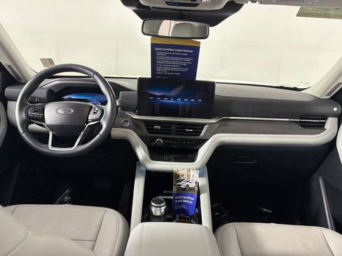 Certified 2025 Ford Explorer Platinum w/ Ultimate Package AWD/4WD image 28